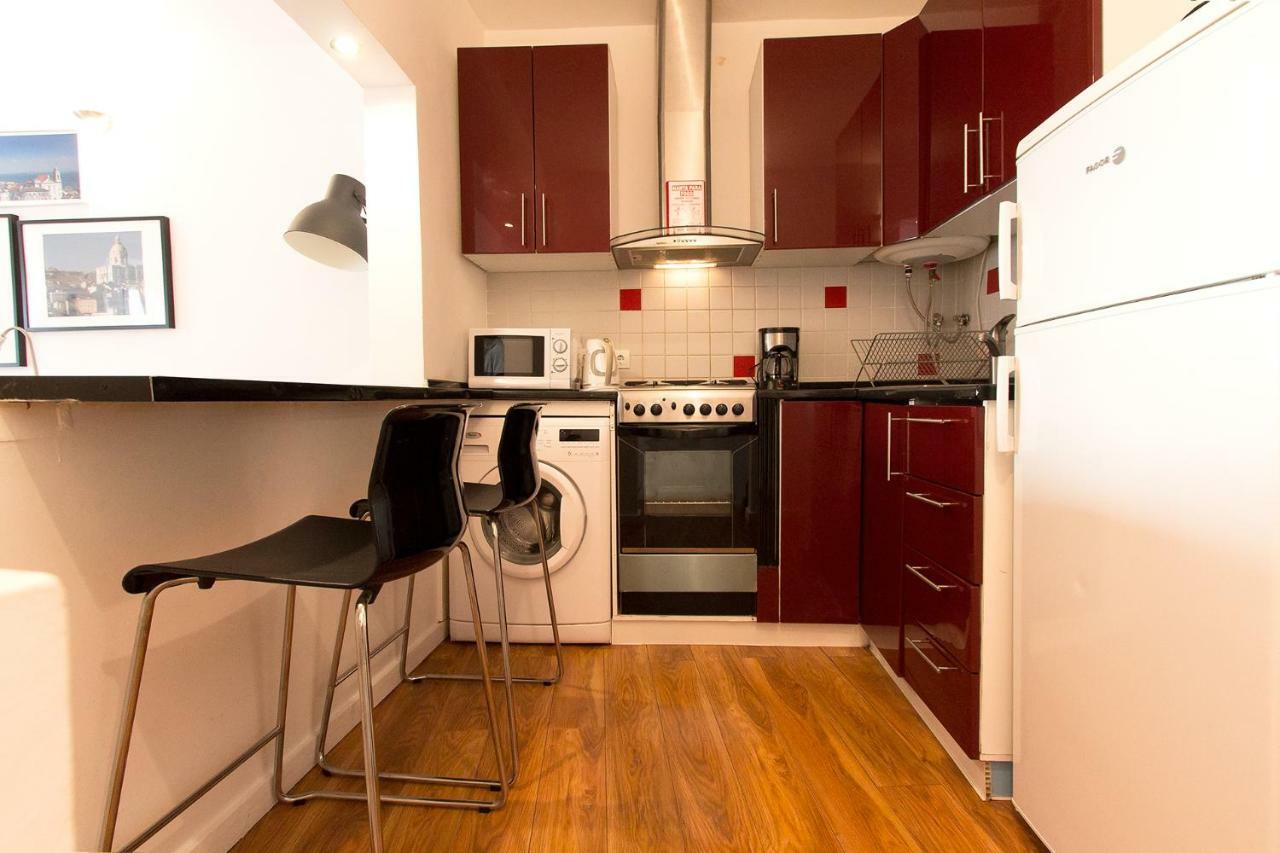Typical Tailor Made Flat In Graca Lisboa